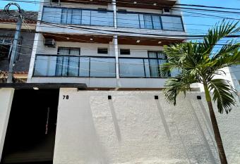 H  z allows 18 year olds to book a room