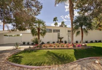 Desert Holly Mid Century House allows 18 year olds to book a room