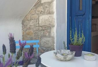 Levanta house                                              has Balcony rooms