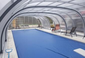 Elegant 2 King Bedroom Apt allows 18 year olds to book a room