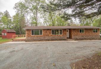 Country home on 2 acres has Balcony rooms