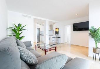 SEAVIEW Estepona Marine Port with POOLS allows 18 year olds to book a room