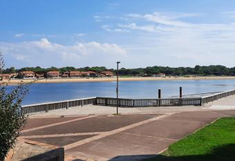 Appartement avec vue sur le lac has Balcony rooms