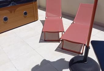 MANZIL Country House has rooms with a private hot tub