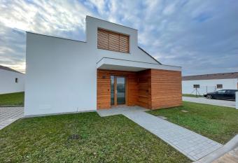 Apartm  n P  lavsk   Br  na has Balcony rooms