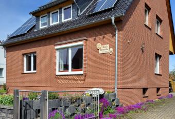 Biene s B  renstube allows 18 year olds to book a room