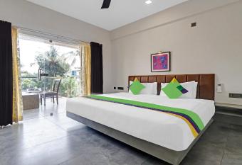 Treebo Trend Grand Vistara Airport Suites has Balcony rooms
