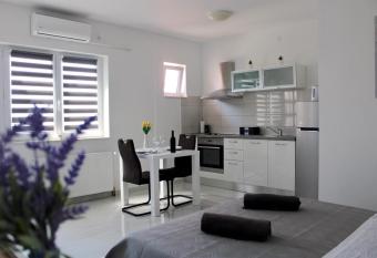 Studio apartman Toni has Balcony rooms