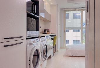 Glad Home Stay allows 18 year olds to book a room