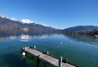 La Madeleine allows 18 year olds to book a room