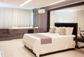 Miami Hotel by H Hot  is - Business has rooms with a private hot tub