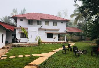 Greenhouse Homestay has Balcony rooms