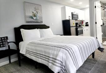 Studio 4a has Balcony rooms