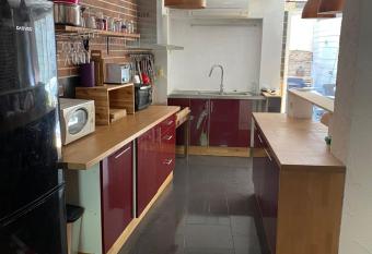 Maison en galets au c  ur du village . allows 18 year olds to book a room