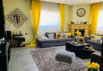 Laura   s Modern Villa has rooms with a private hot tub