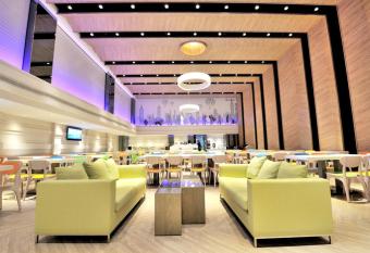 Green World Hotel - Zhonghua allows 18 year olds to book a room