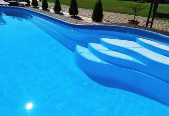 Villa Cross has Balcony rooms