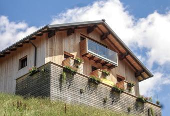 HUS24 has Balcony rooms