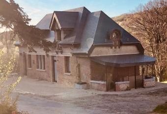 La conciergerie allows 18 year olds to book a room