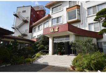 Hotel New Umeya allows 18 year olds to book a room