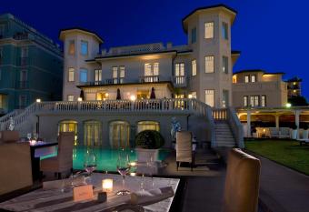 Hotel Carducci 76 allows 18 year olds to book a room