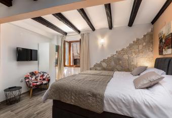 Casa Albina allows 18 year olds to book a room