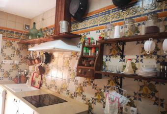 Sois 8 633o9o9veinte preguntar antes allows 18 year olds to book a room