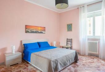 Casa di Lillo allows 18 year olds to book a room