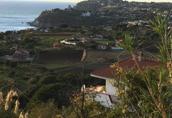 casa gaetano allows 18 year olds to book a room