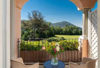 Swiss Hotel Apartments - Collina d Oro Resort has rooms with a private hot tub