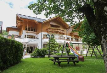 Dandler - Zimmer und Ferienwohnungen has Balcony rooms