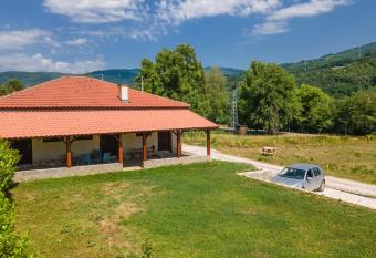 Apartmani LUKA Peru  ac has Balcony rooms