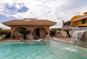 Villa Sonia - Vista Mare has Balcony rooms