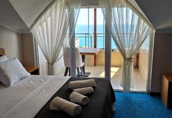 Silver Continent Hostel has Balcony rooms