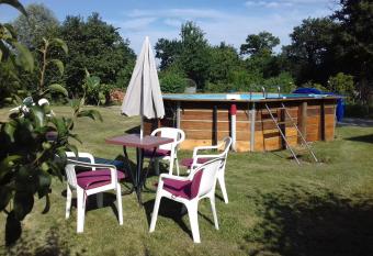 Au Beau G  te has Balcony rooms