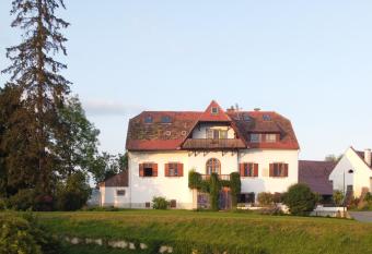 Camping f Selbstversorger Gut J  gerhof allows 18 year olds to book a room