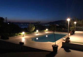 Dolphin villa has Smoking/Balcony rooms