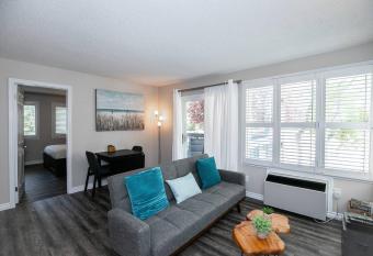 Mountainside Retreat - Ski In/Out - ENDLESS COFFEE has Balcony rooms