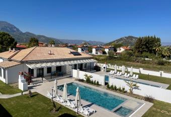 Villa Altun 1 has Balcony rooms