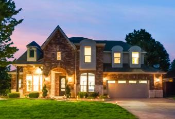 Pool house with hot tub and cinema has Balcony rooms