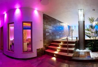 Hotel La Maison Wellness & Spa has Balcony rooms