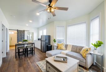The Beach House has Balcony rooms