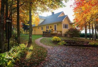 New Glasgow Highlands Campground has rooms with a private hot tub