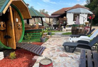 VILA MILICA & SPA ALEKSANDRA has rooms with a private hot tub