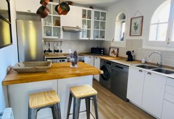 Rac   del Pirineu allows 18 year olds to book a room