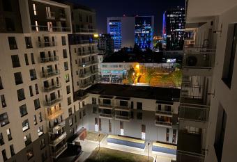 Green ap 109 with roof top view has rooms with a private hot tub