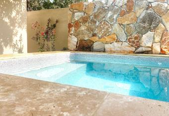 Studio Piscine Baln  o Chauff  e allows 18 year olds to book a room