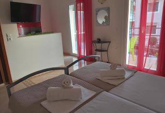 Frodo Studios has Balcony rooms