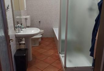 Appartamento centro imola allows 18 year olds to book a room