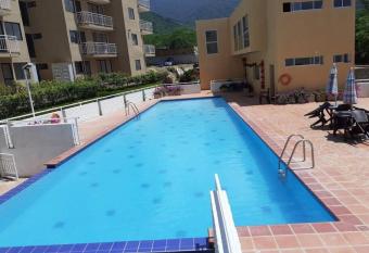 Acogedor apartamento con piscina has Balcony rooms